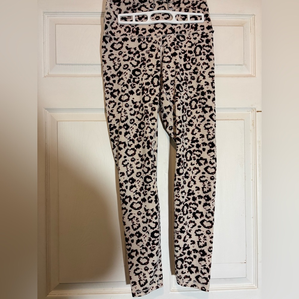 Colorfulkoala size L leggings. Excellent condition.